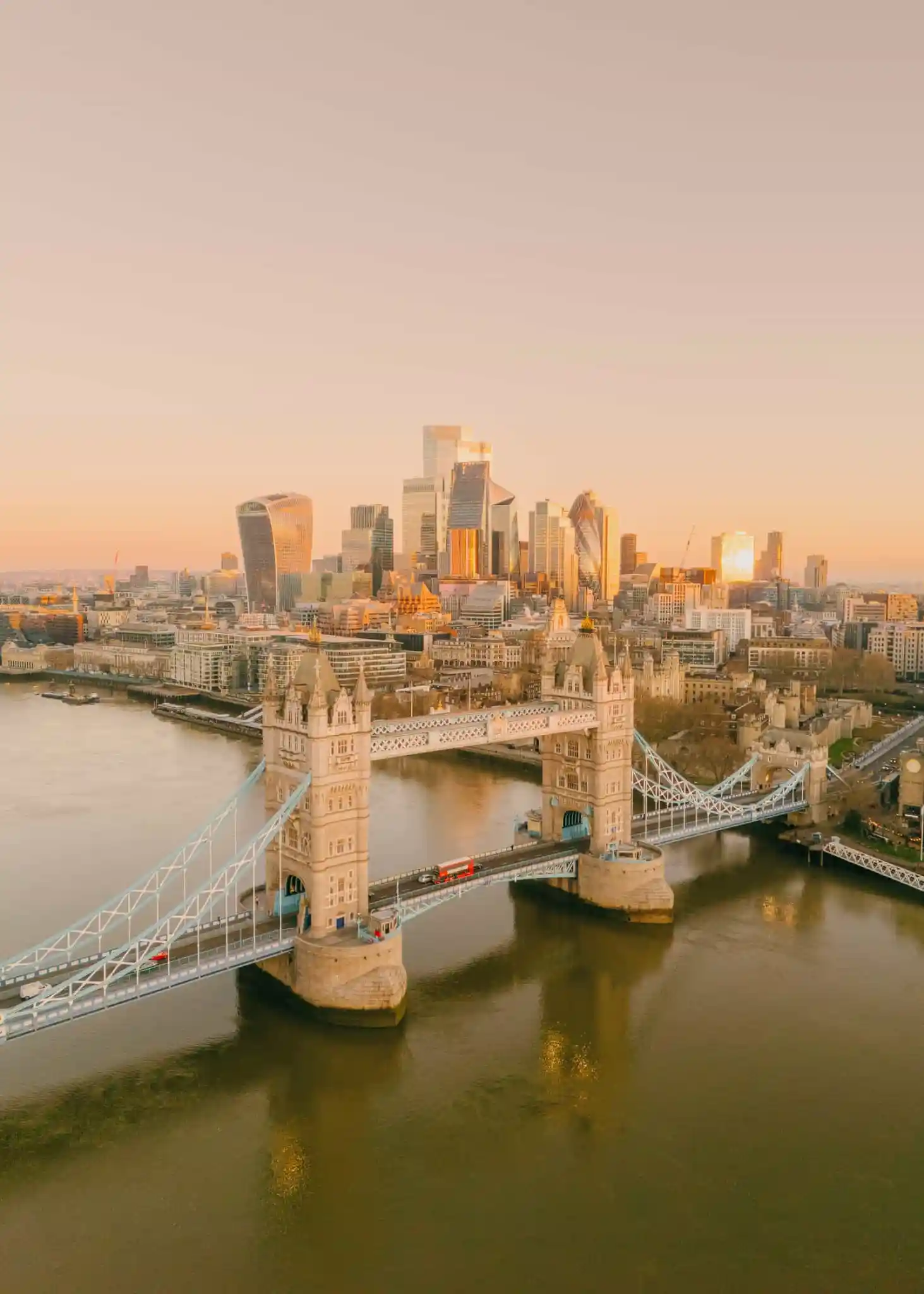 8 Very Best London Walks for Tourists (and locals): From Landmarks to Hidden Gems 8 Very Best London Walks for Tourists (and locals): From Landmarks to Hidden Gems